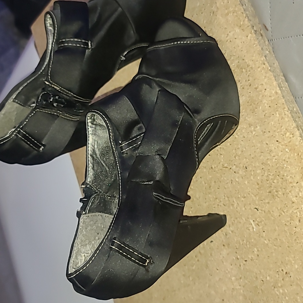 BKE Black Peep Toe Heels